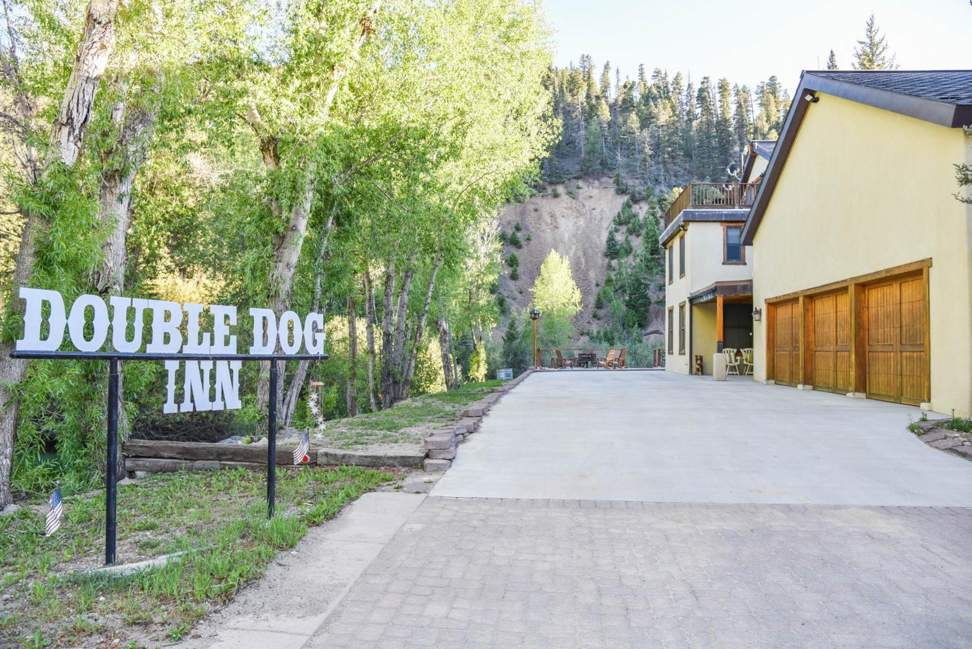 River Lyric Lodge - Formerly Double Dog Red River Exterior photo